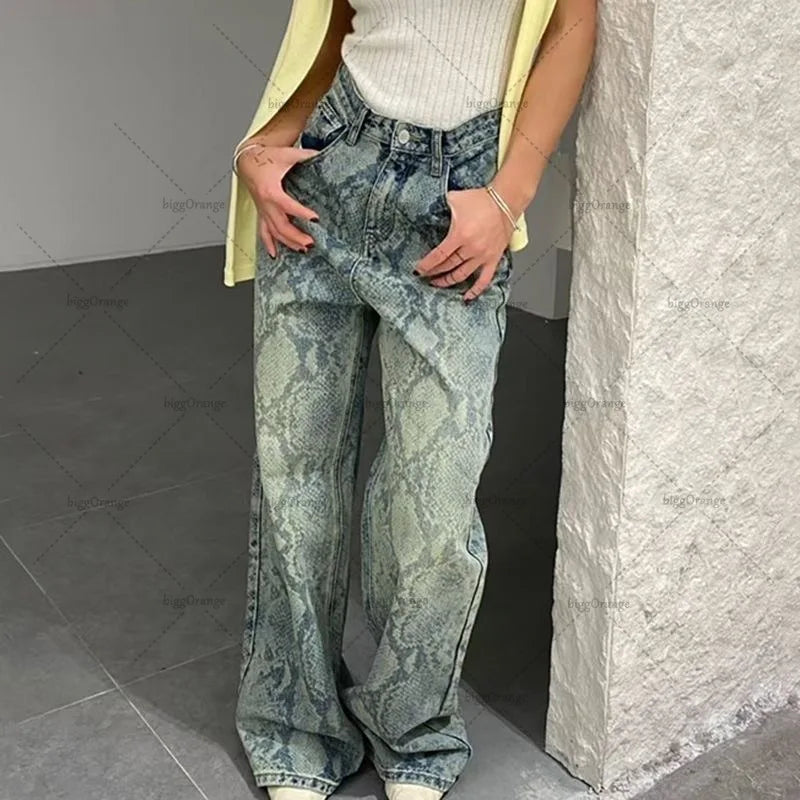 High-Waisted Jeans